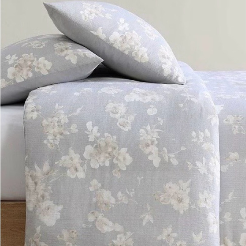Calvin Klein Eternity Floral Cotton Reversible Duvet Set Queen - Picture 3 of 6